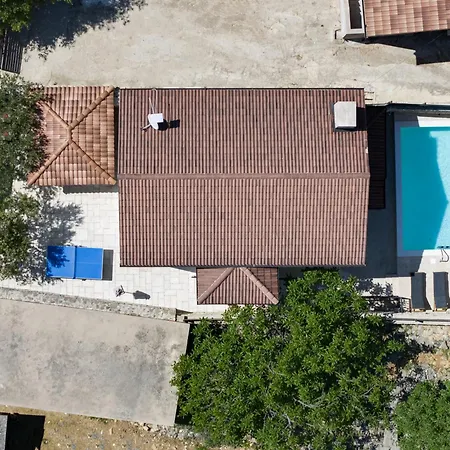 Laurana Zadarvillas *