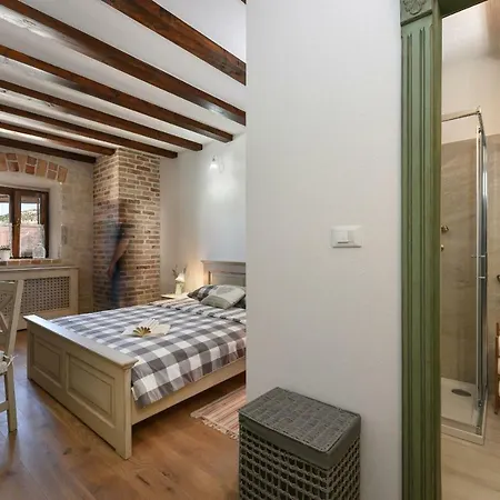 Laurana Zadarvillas *