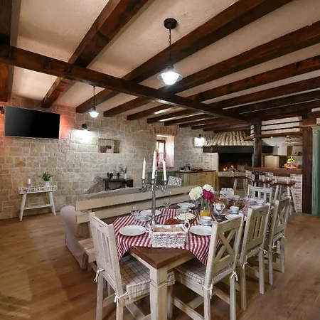 Laurana Zadarvillas *