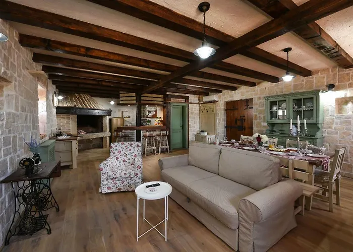 Laurana Zadarvillas *