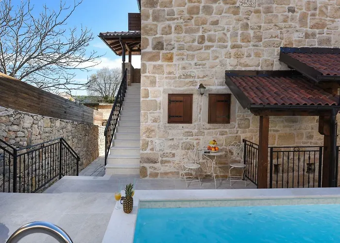 Laurana Zadarvillas *